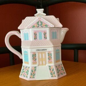 Lenox creamery and confectionery pieces and lazy Susan